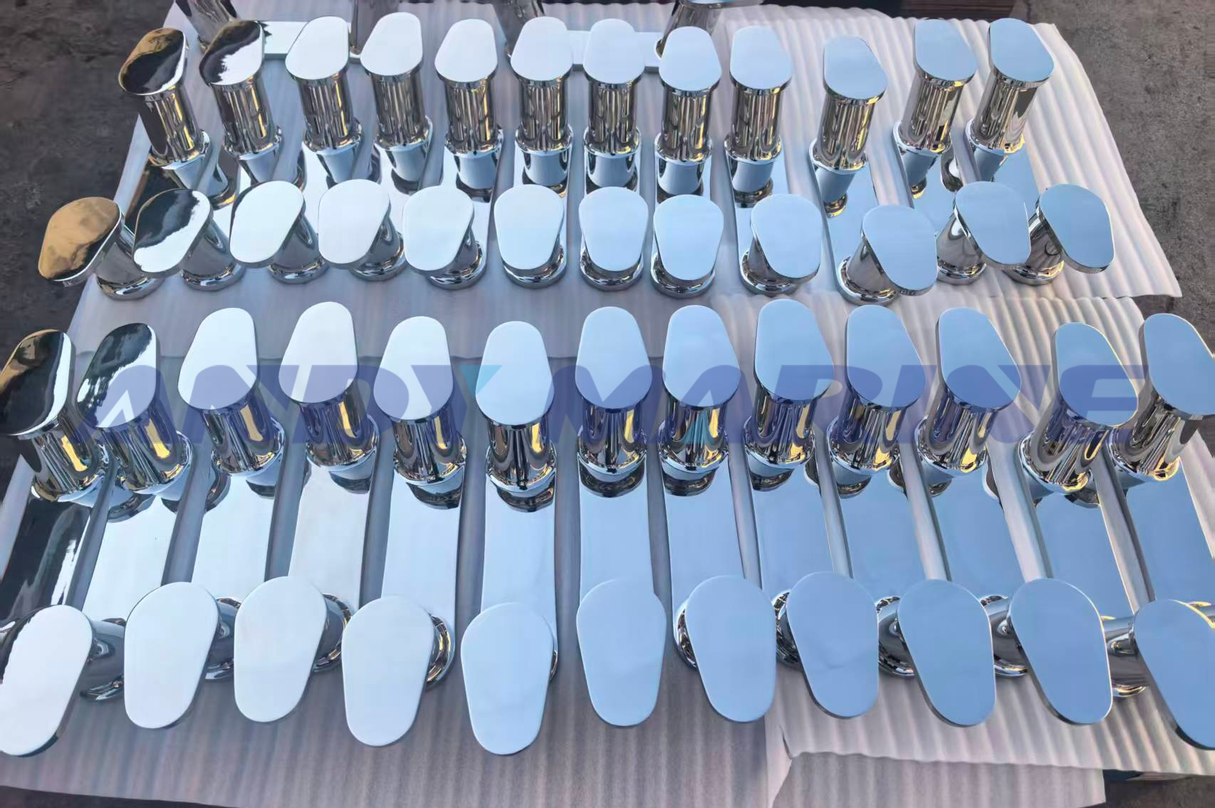 Andy Marine tarnib edukalt suure jõudlusega 316 roostevabast terasest pollari